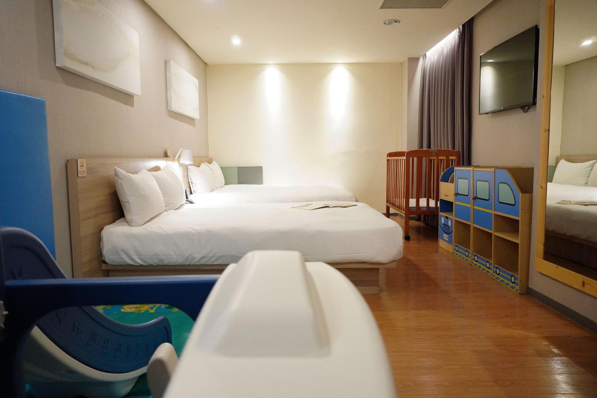 Smile 73 Hotel Taichung Exterior foto